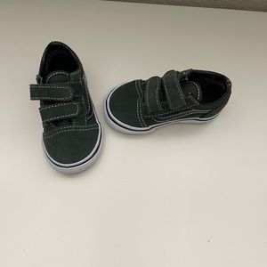Never worn VANS size 4 army green